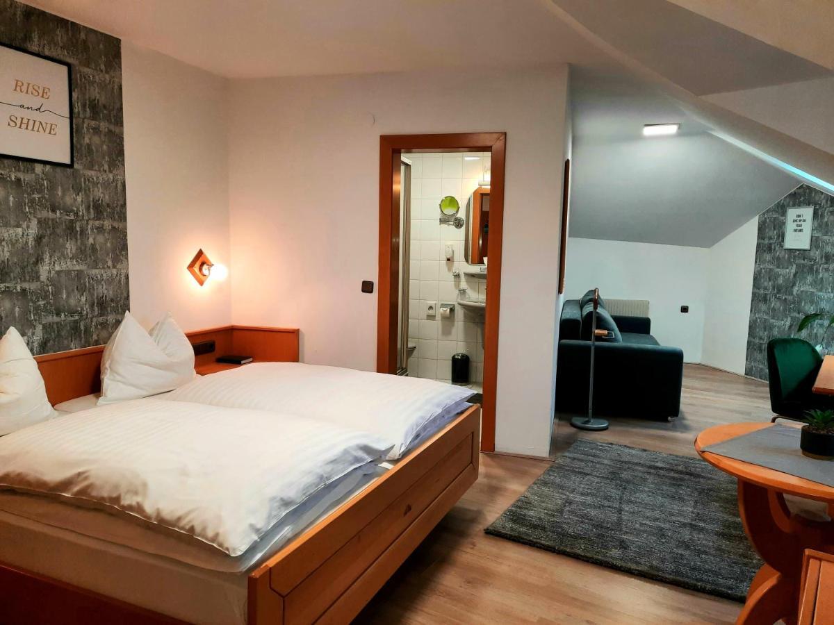 Hotel Zum Goldenen Hirschen フライシュタット エクステリア 写真