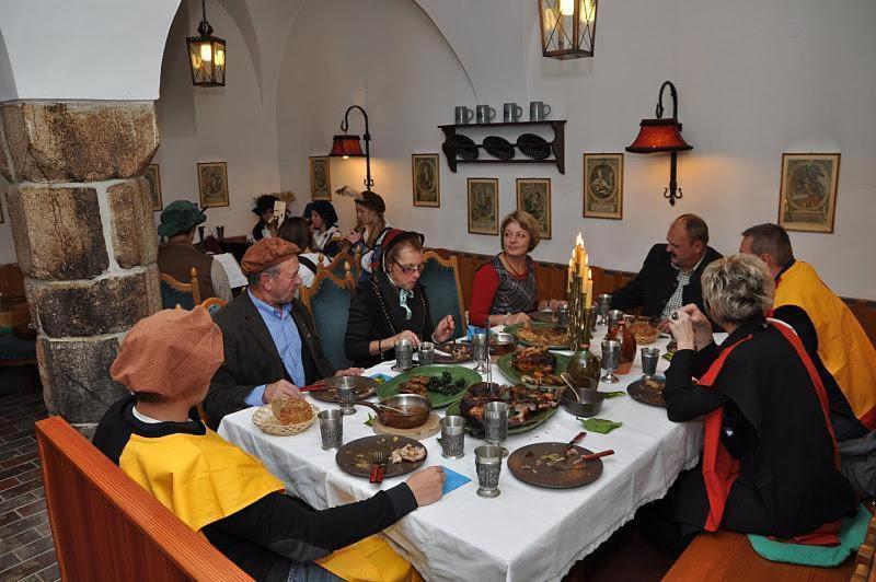 Hotel Zum Goldenen Hirschen フライシュタット エクステリア 写真