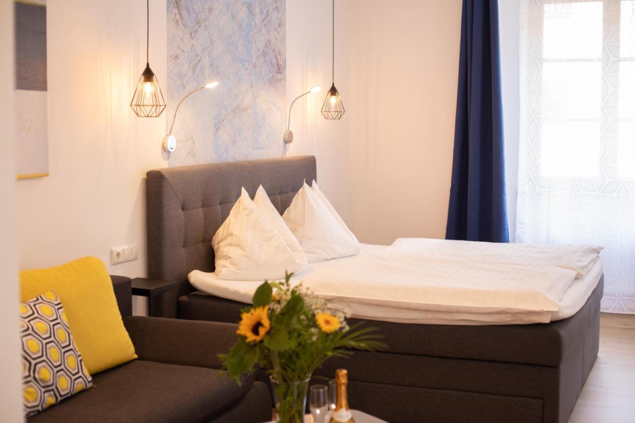 Hotel Zum Goldenen Hirschen フライシュタット エクステリア 写真