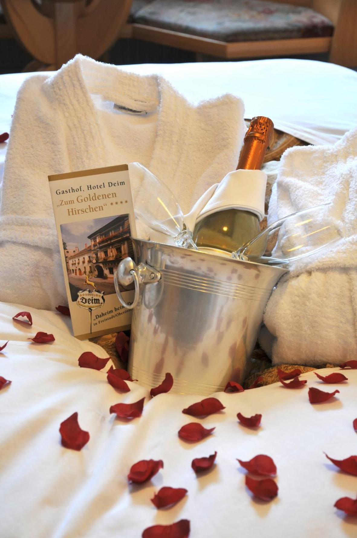 Hotel Zum Goldenen Hirschen フライシュタット エクステリア 写真
