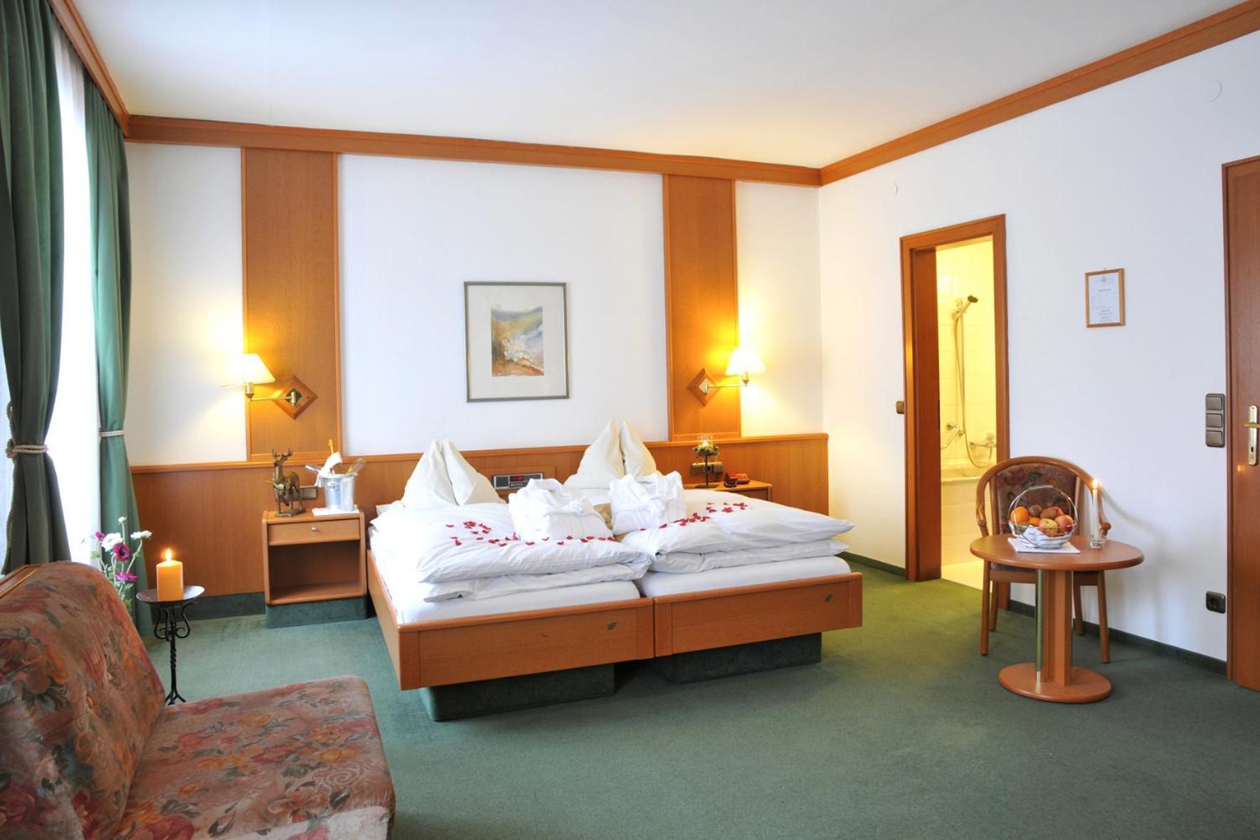 Hotel Zum Goldenen Hirschen フライシュタット エクステリア 写真