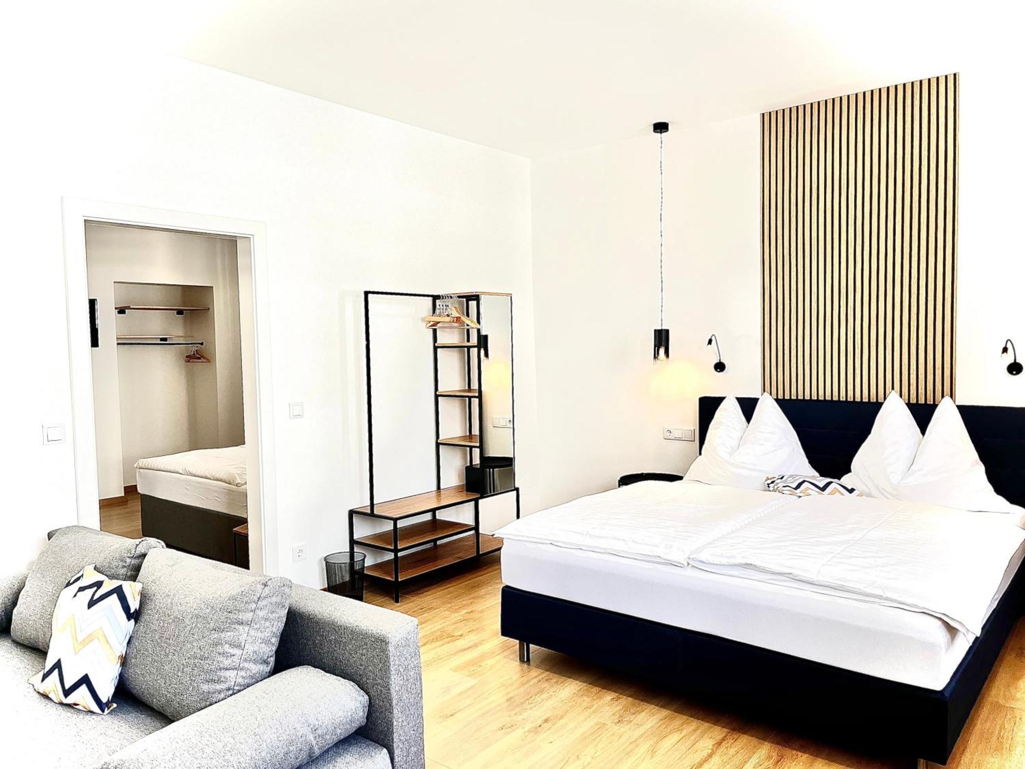 Hotel Zum Goldenen Hirschen フライシュタット エクステリア 写真