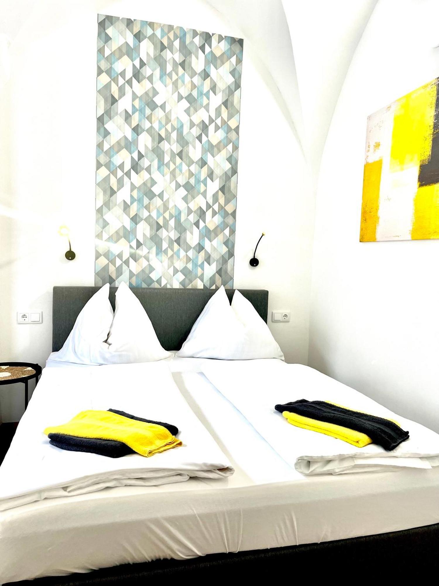 Hotel Zum Goldenen Hirschen フライシュタット エクステリア 写真