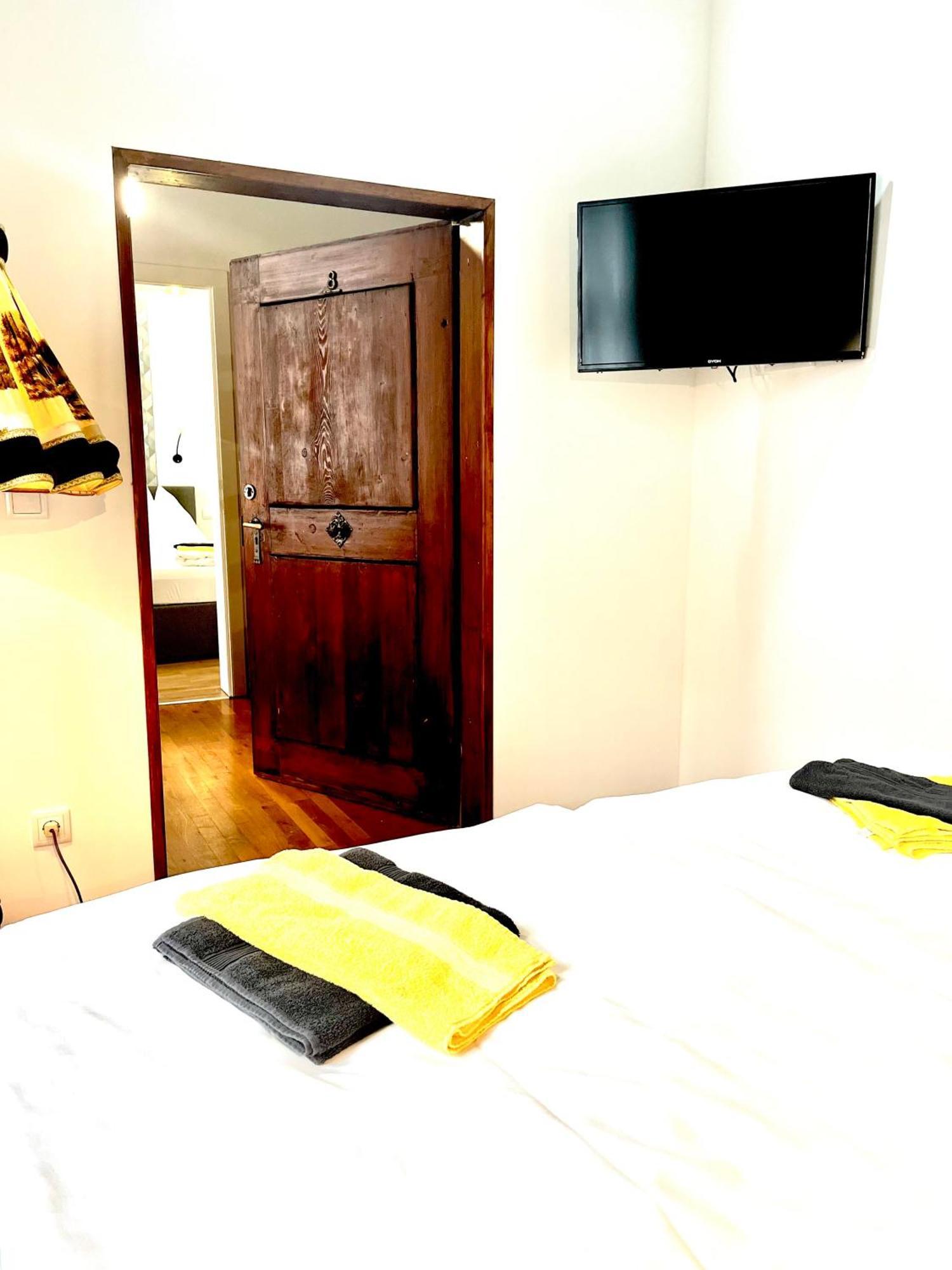Hotel Zum Goldenen Hirschen フライシュタット エクステリア 写真