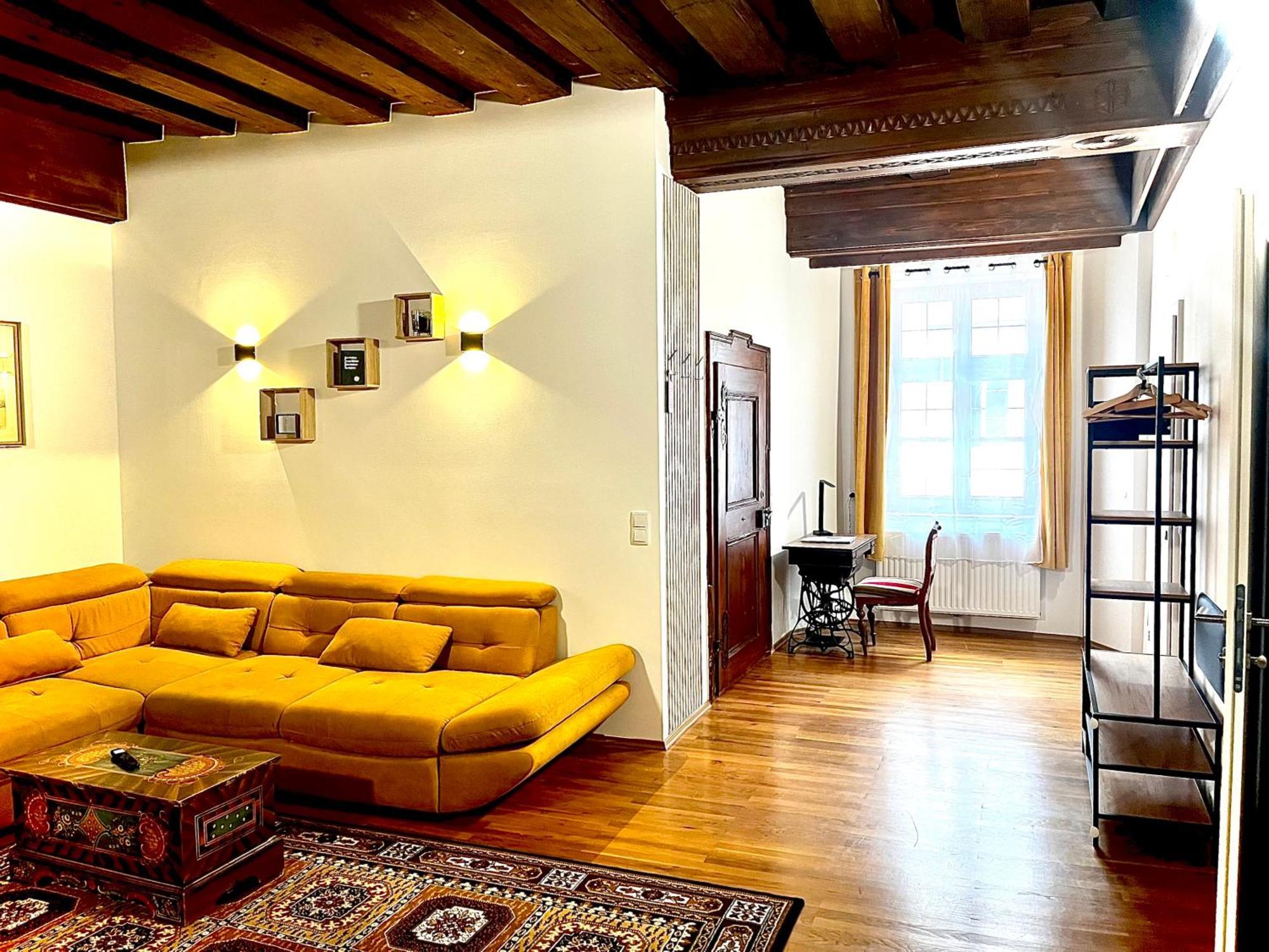Hotel Zum Goldenen Hirschen フライシュタット エクステリア 写真