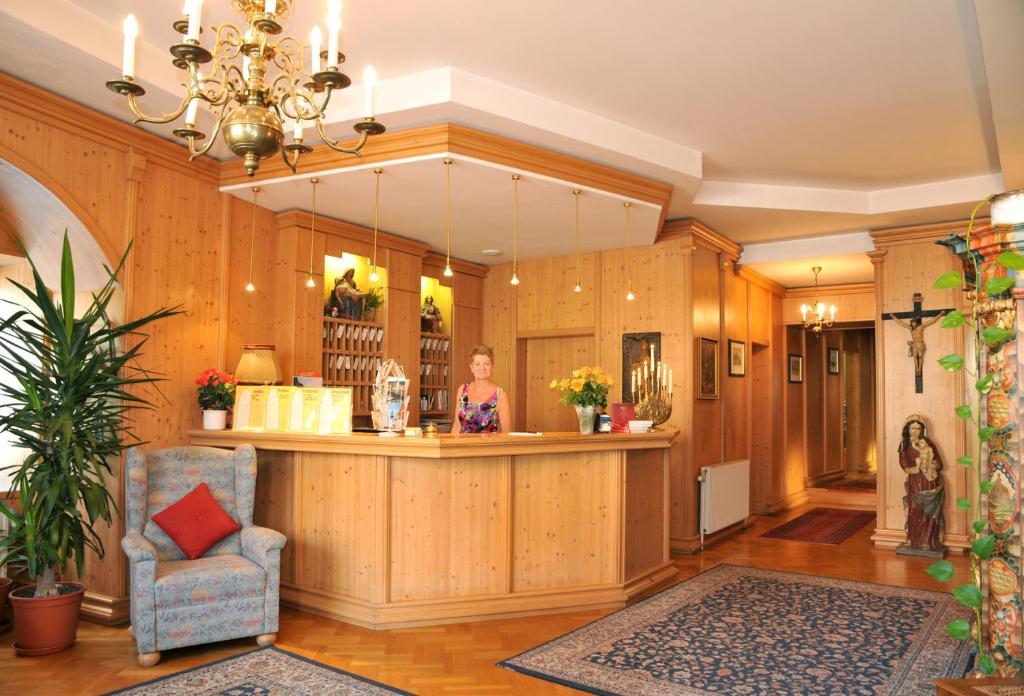 Hotel Zum Goldenen Hirschen フライシュタット エクステリア 写真
