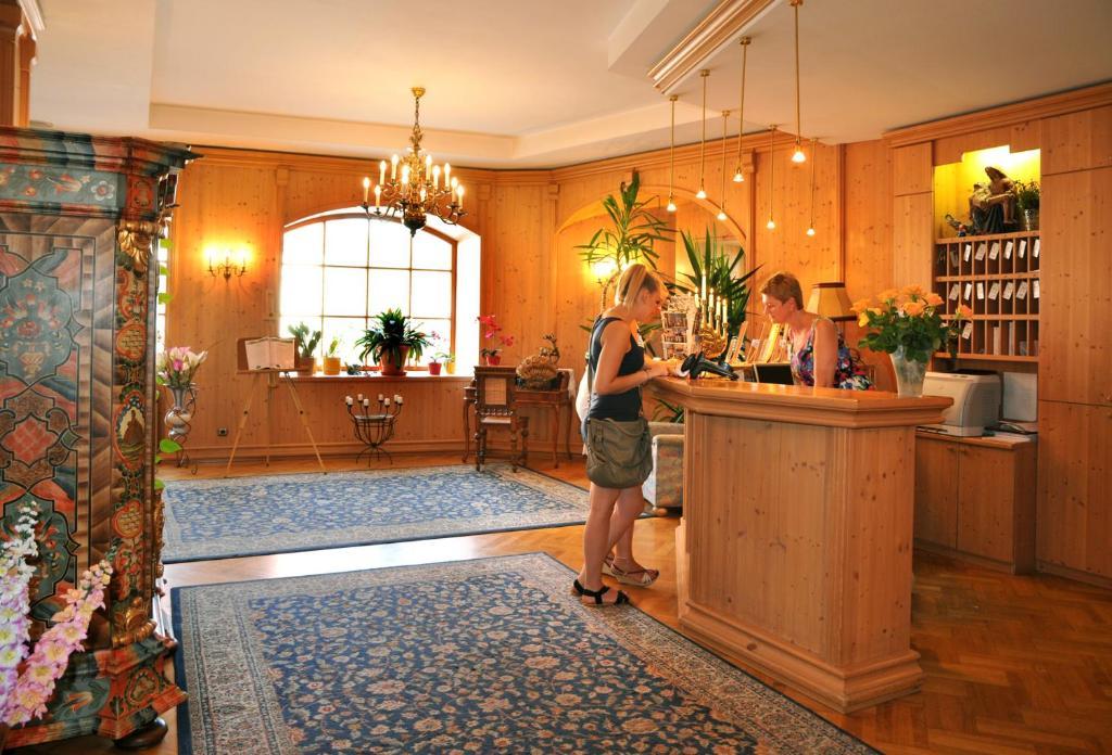 Hotel Zum Goldenen Hirschen フライシュタット エクステリア 写真