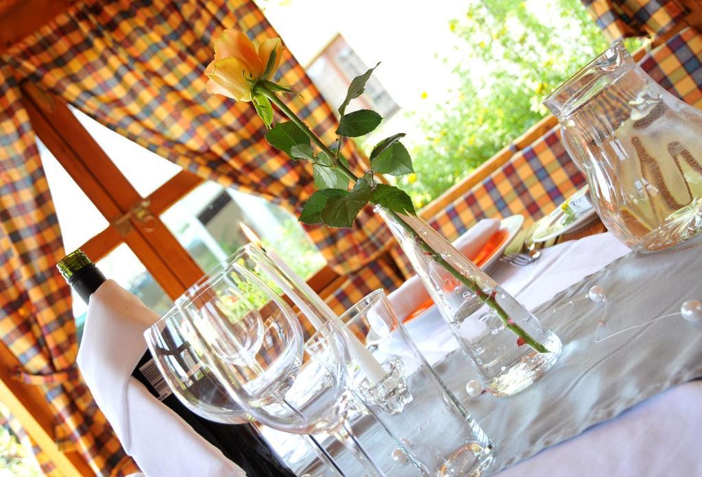 Hotel Zum Goldenen Hirschen フライシュタット エクステリア 写真