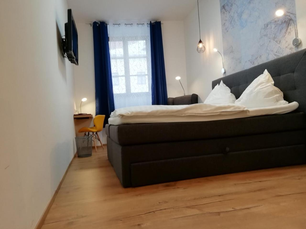Hotel Zum Goldenen Hirschen フライシュタット エクステリア 写真