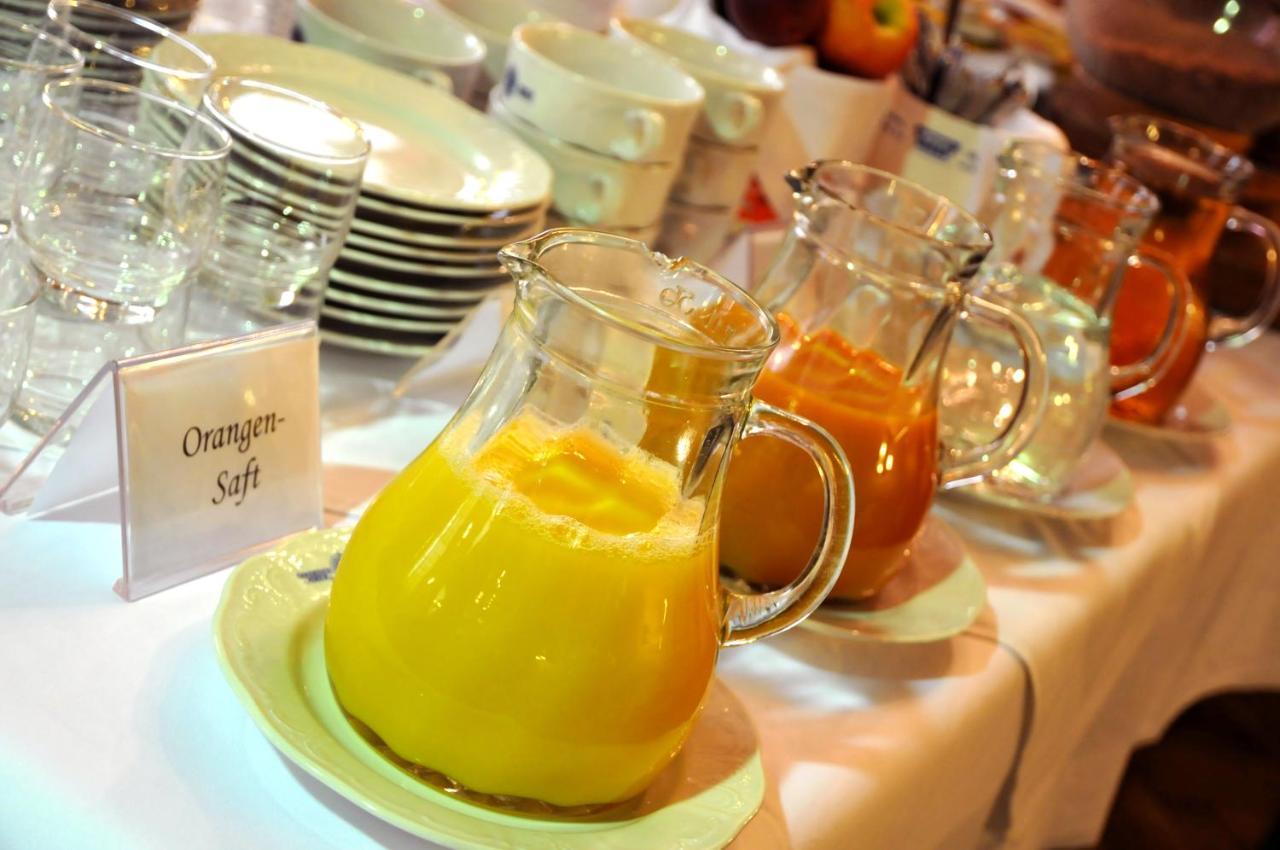 Hotel Zum Goldenen Hirschen フライシュタット エクステリア 写真