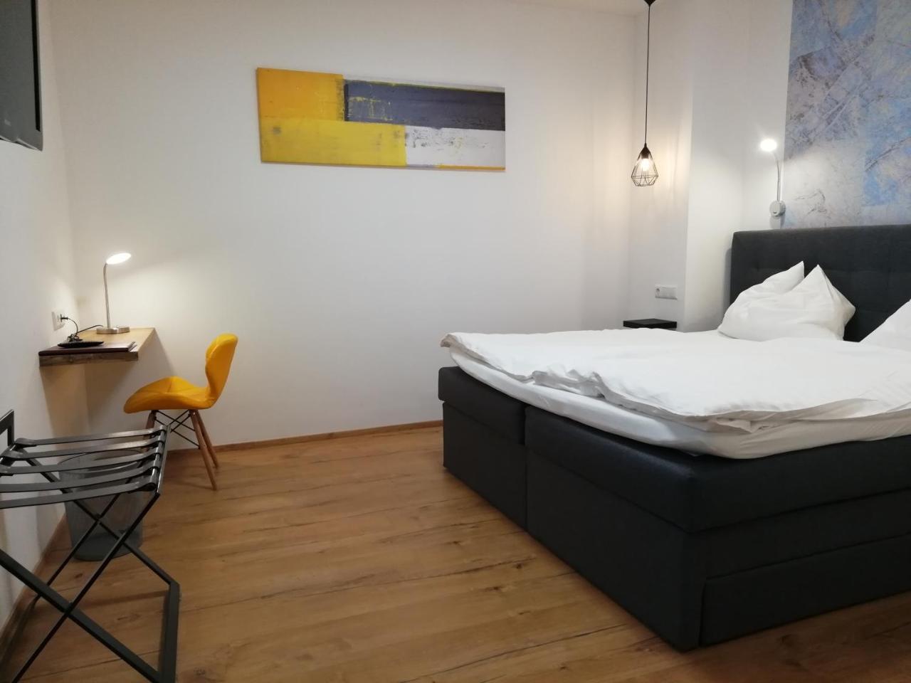 Hotel Zum Goldenen Hirschen フライシュタット エクステリア 写真