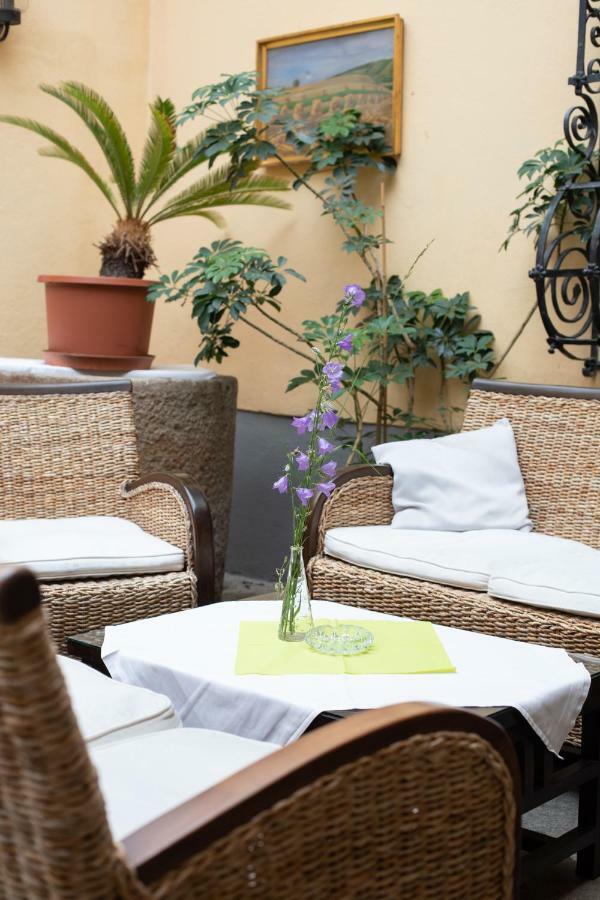 Hotel Zum Goldenen Hirschen フライシュタット エクステリア 写真