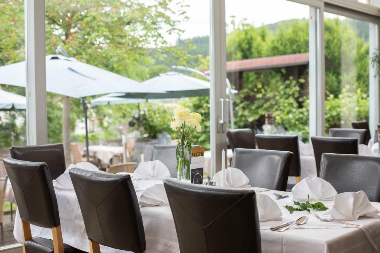 Hotel Zum Goldenen Hirschen フライシュタット エクステリア 写真