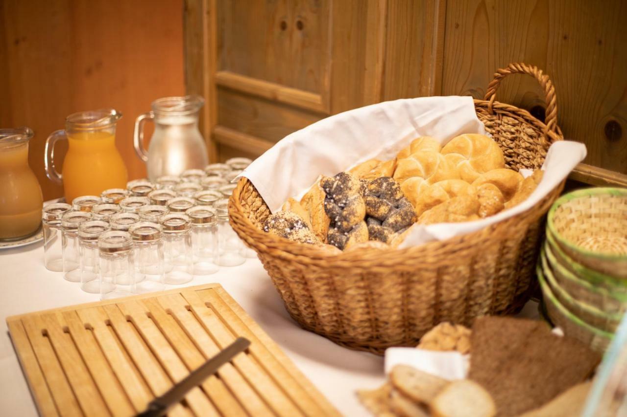 Hotel Zum Goldenen Hirschen フライシュタット エクステリア 写真