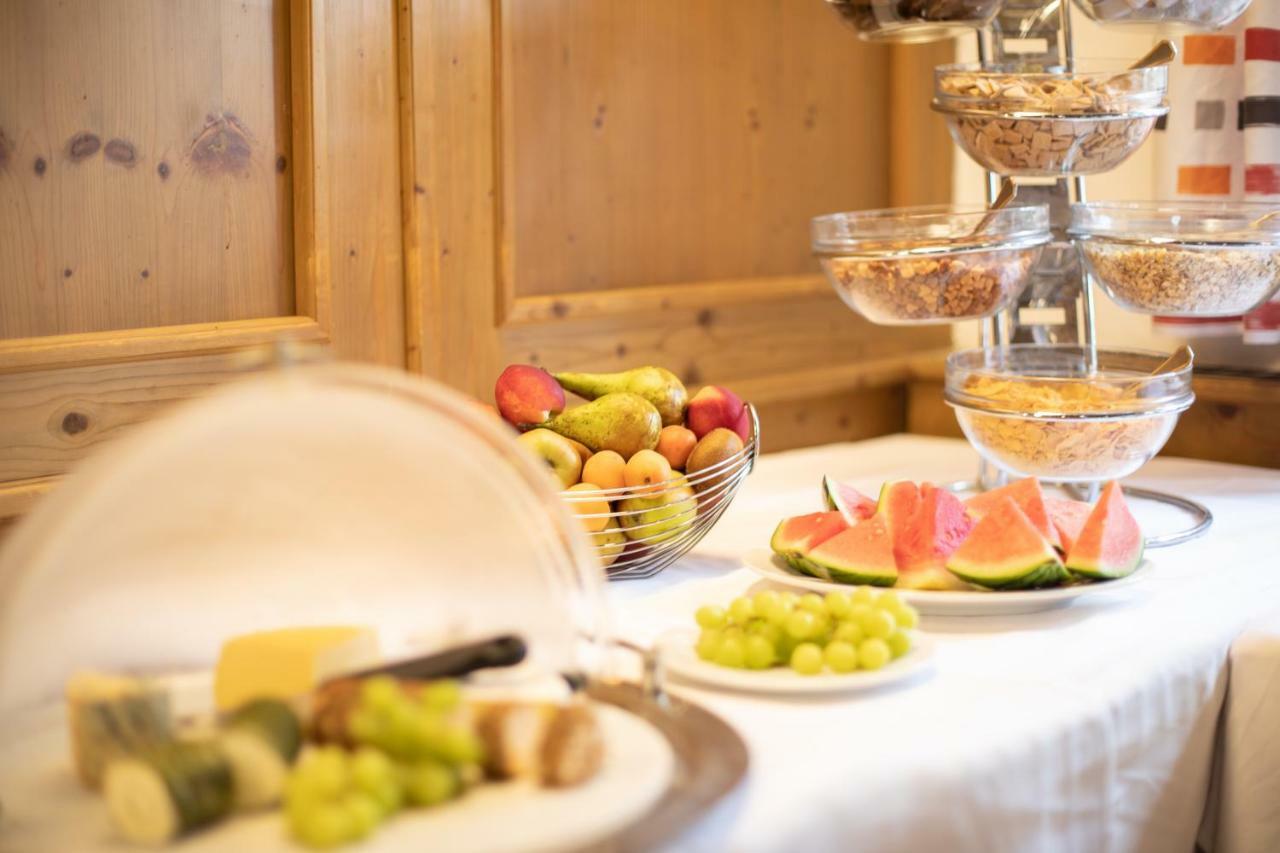 Hotel Zum Goldenen Hirschen フライシュタット エクステリア 写真