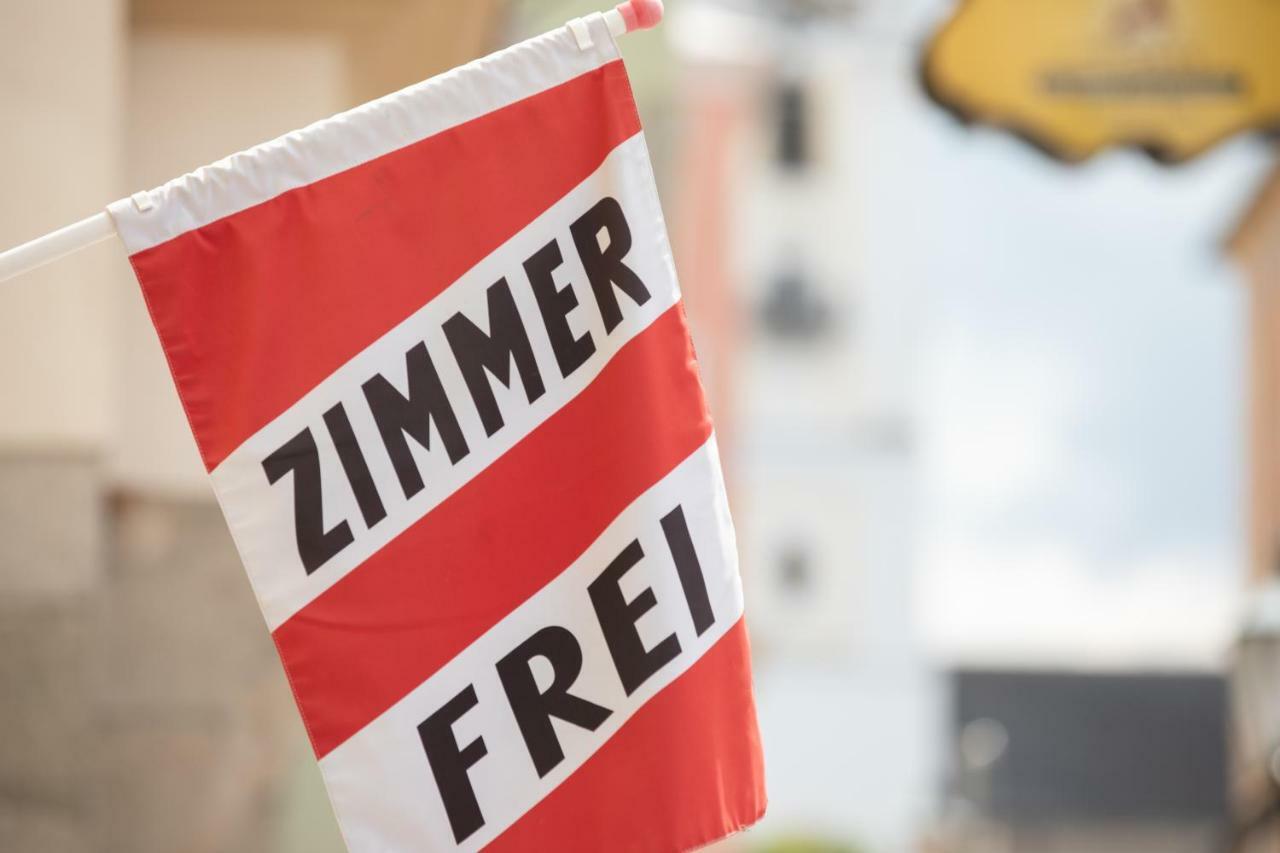 Hotel Zum Goldenen Hirschen フライシュタット エクステリア 写真