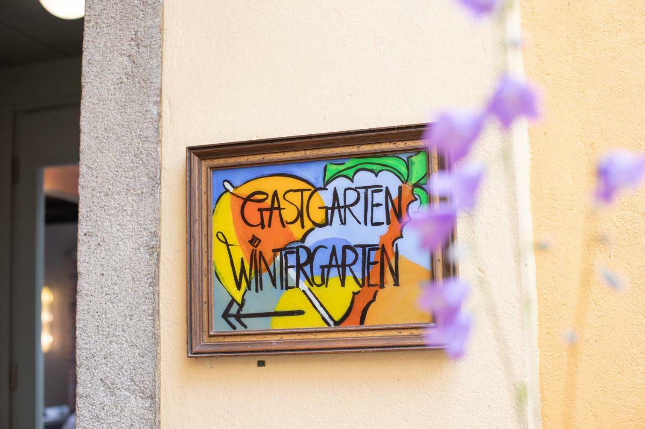 Hotel Zum Goldenen Hirschen フライシュタット エクステリア 写真