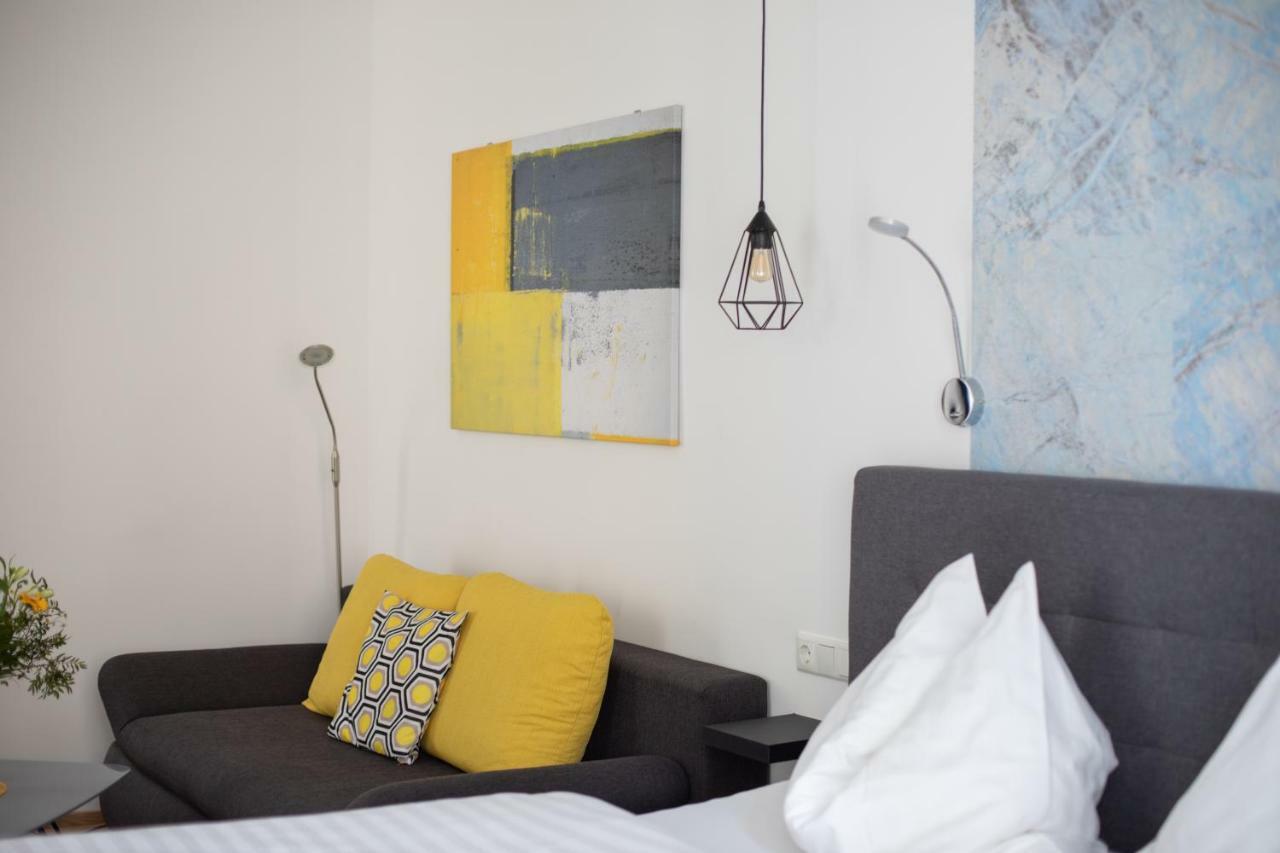 Hotel Zum Goldenen Hirschen フライシュタット エクステリア 写真